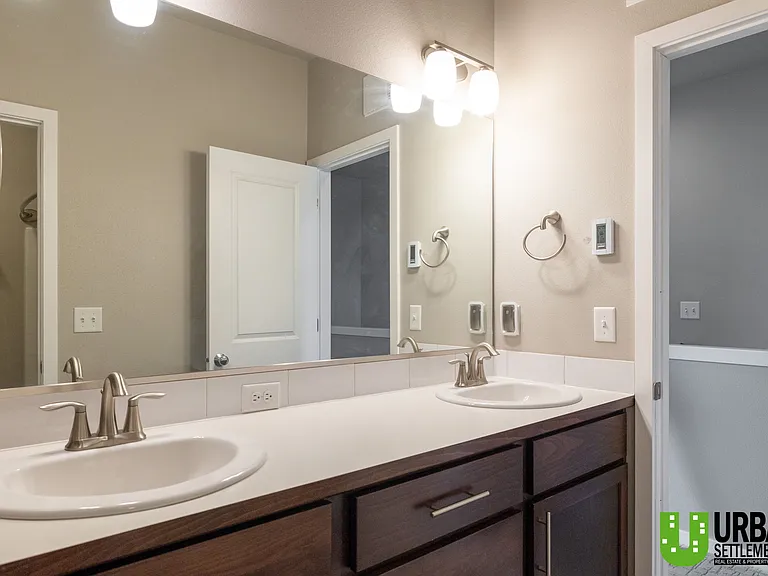 2419 W Bridge Ave — Photo 25