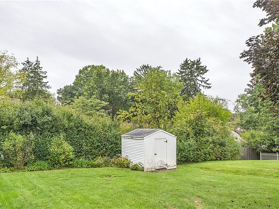 4th image of 1824 Highland Ave