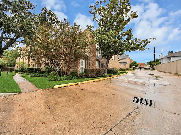 3rd image of 1908 Augusta Dr APT 11