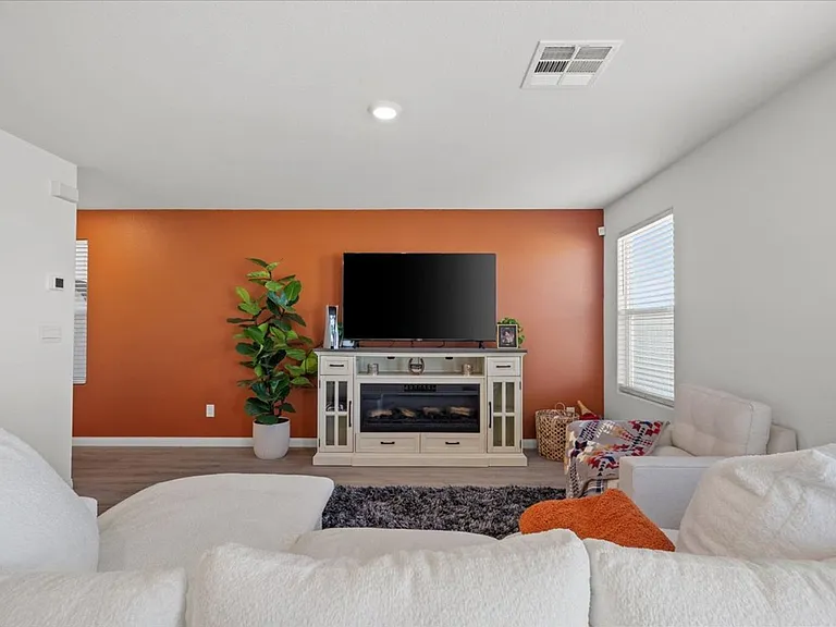619 Peaceful Rock Ave — Photo 4