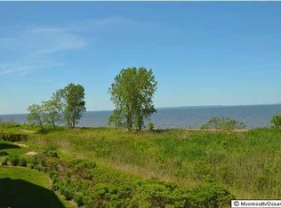 92 Golden Eye Ln, Port Monmouth, NJ 07758