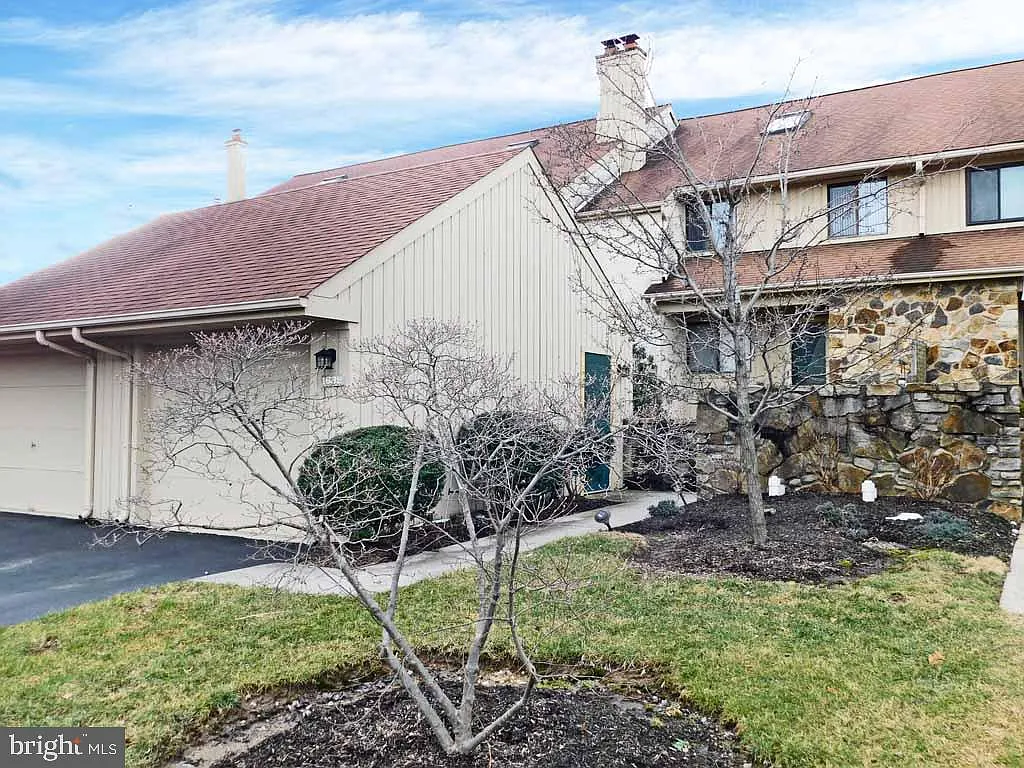 1632 Devon Ct photo 1