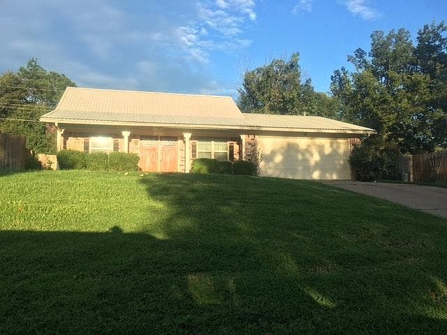 1st image of 2620 Brookhollow Dr