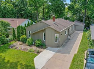 825 Urbandale Ave, De Pere, WI 54115