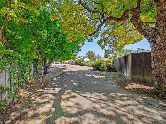 5th image of 3268 Mission Dr