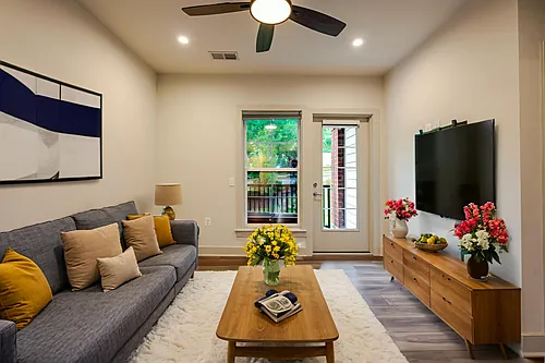 102 Saint Ives Pl Photo 1