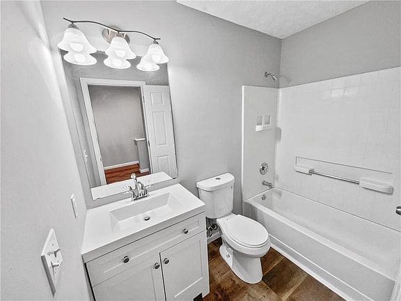 5th image of 5823 Strathmoor Manor Cir #A