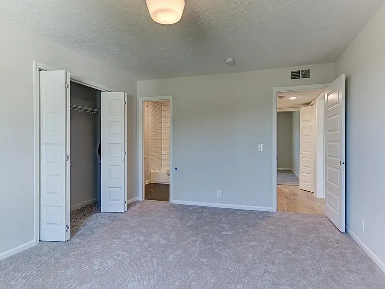 2326 Brittany Dr — Photo 7