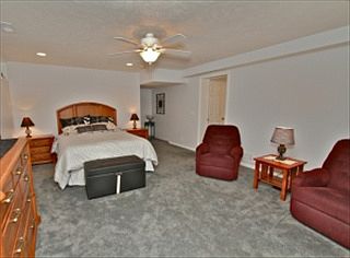 3rd image of 56 Lakewood Villa St