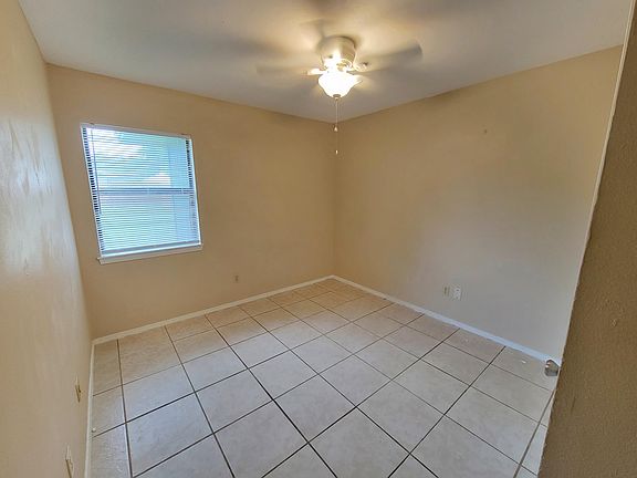 2nd image of 1614 Green Briar Pkwy APT 4