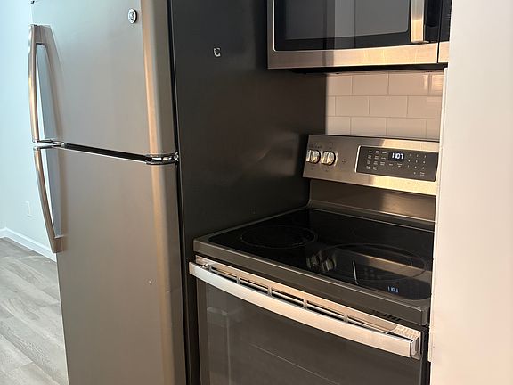 4th image of 1811 Stoney Brook Dr APT 204