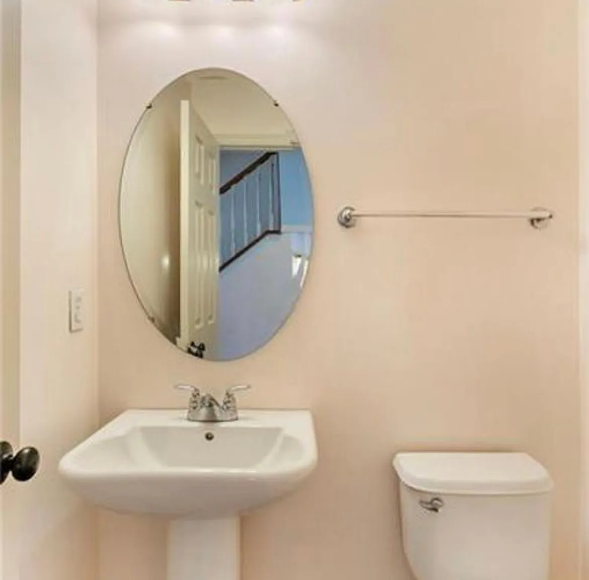 3 bed, 2.5 bath, 1240 sqft, $2,200 — Photo 3
