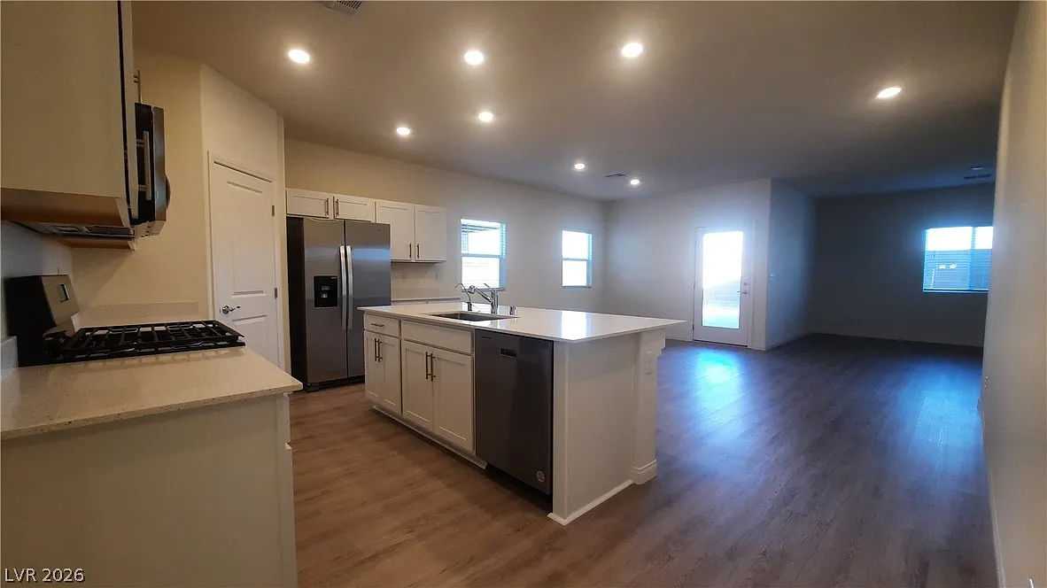 4 bed, 2.5 bath, 1824 sqft, $2,240 — Photo 3