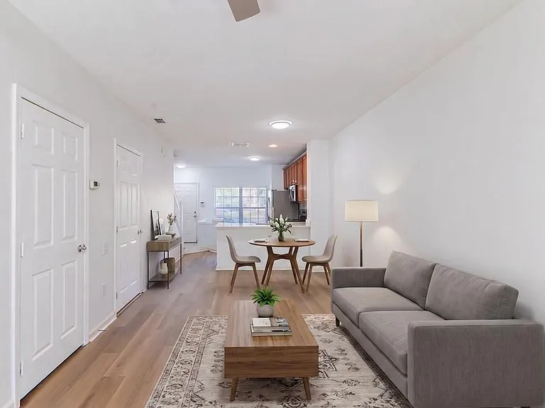 Stockton Dr — Photo 3