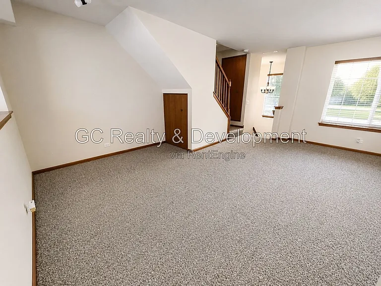 312 Fieldstone Ct — Photo 8