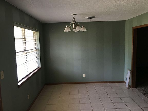 4th image of 802 W Oxford Ave