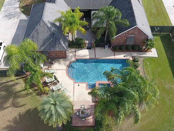 3rd image of 104 Estates Dr