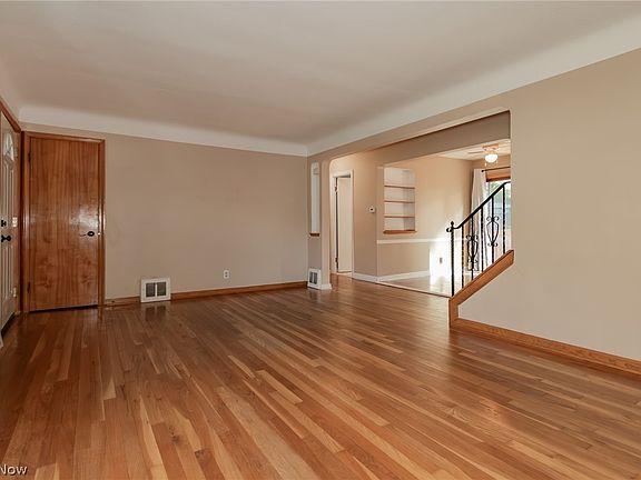 3rd image of 1111 E Miner Rd