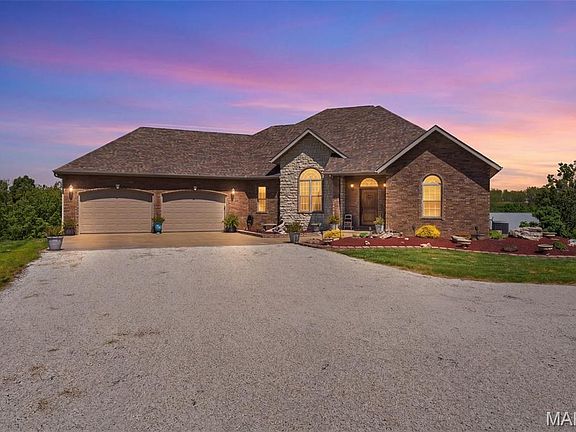 3rd image of 11285M Oak Hill Ln