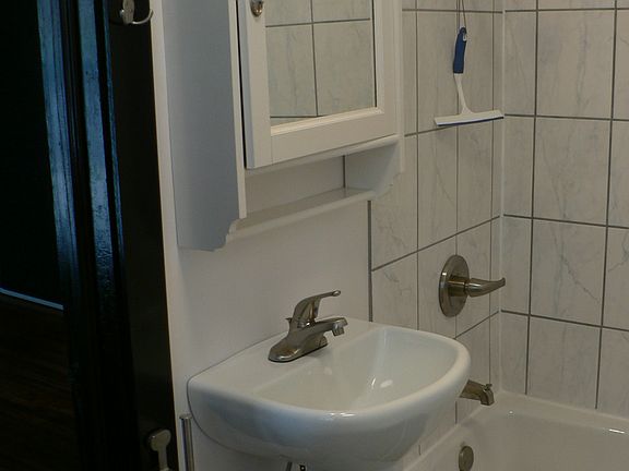 5th image of 504 Woodruff Place West Dr APT 1