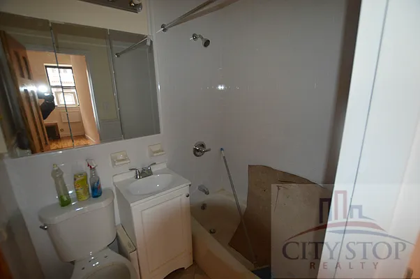 Rented by City Stop Realty | media 9