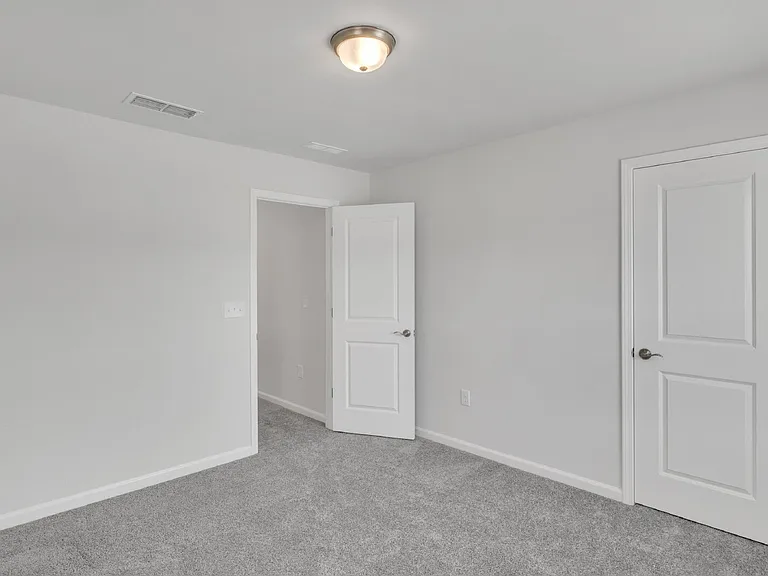 840 McKenzie Park Ter — Photo 31