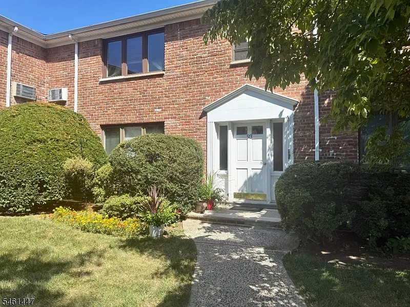 1 bed, 1.0 bath, 738 sqft, $2,250 — Photo 1