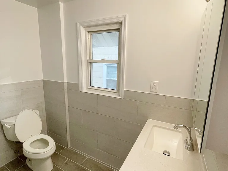 240 Grand Ave #2 — Photo 18