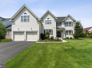 17 Raphael Dr, Monmouth Junction, NJ 08852