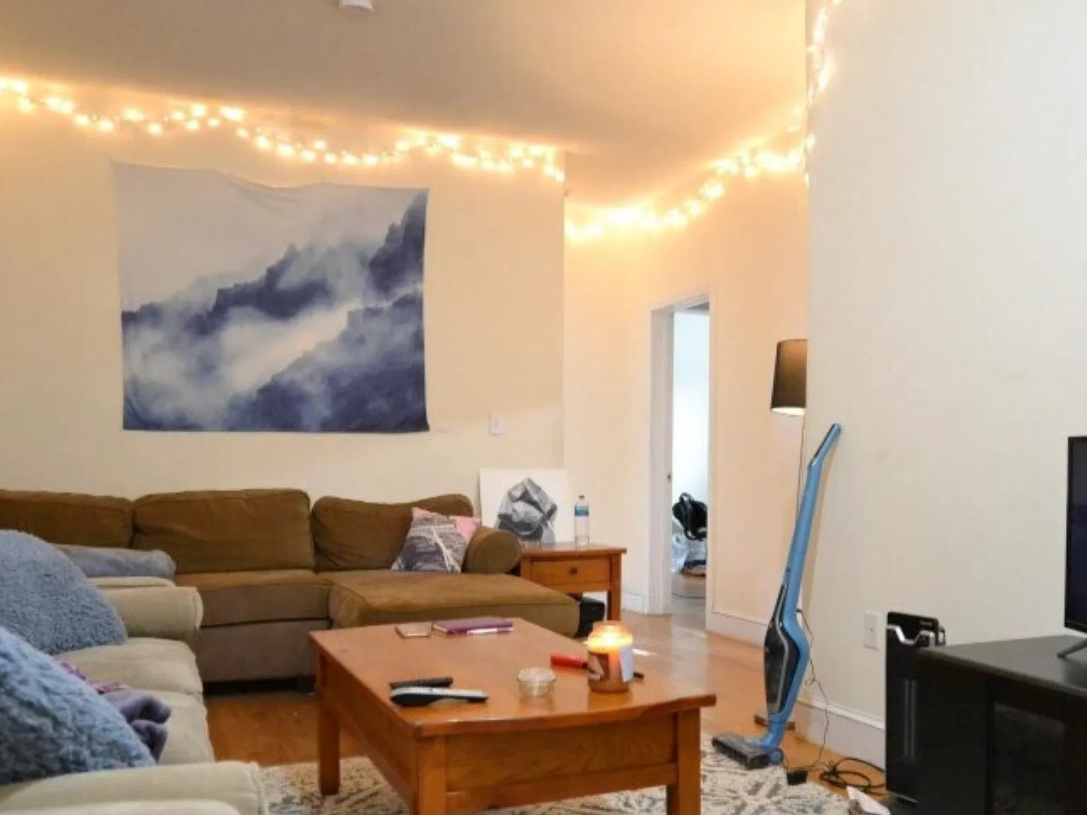 4 bed, 1025 sqft, $5,250 — Photo 1