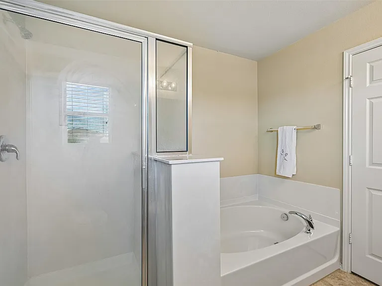 140 Lynn Crest Bnd — Photo 20