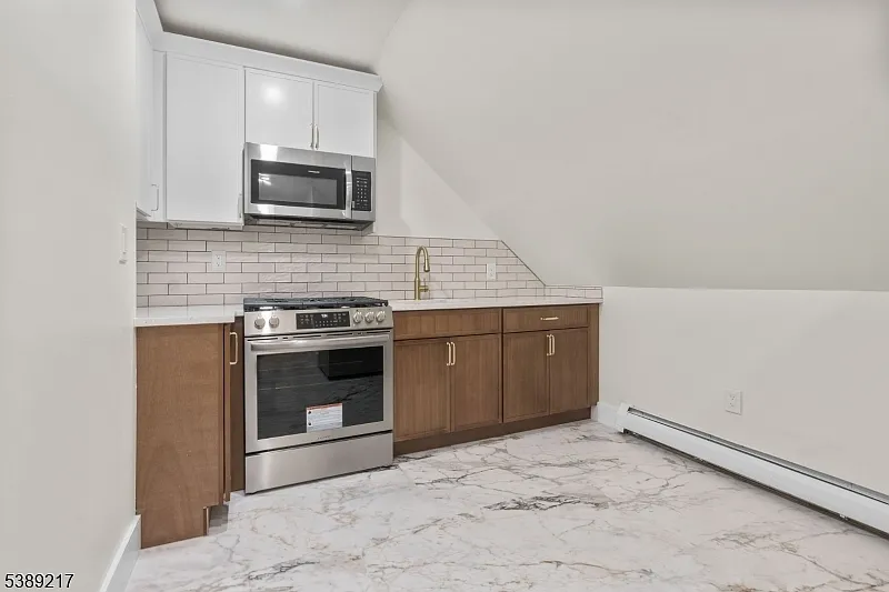 151 S Clinton St #3