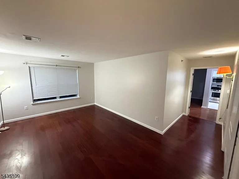 901 Stuyvesant Ave #110 — Photo 5