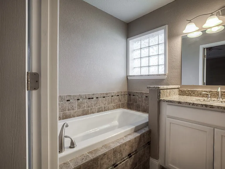 350 Trade Wind Dr — Photo 11