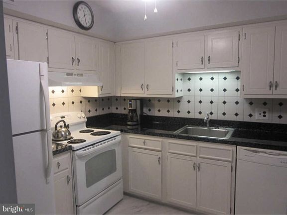 3rd image of 5200 Hilltop Dr #299