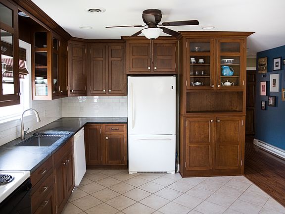 4th image of 592 Shenwood Ave