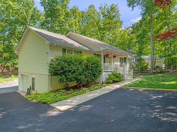 4th image of 384 Jefferson Dr