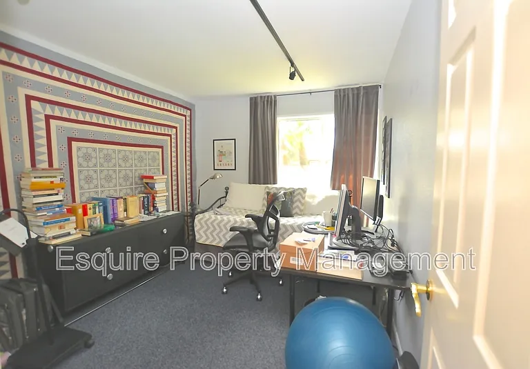3104 Charlotte St — Photo 16