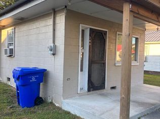 209 W Boney St, Clinton, NC 28328