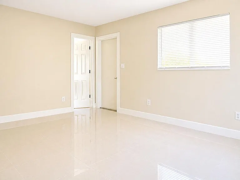1100 NE 25th Ave — Photo 10