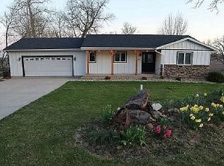 801 Lexington St, Delhi, IA 52223