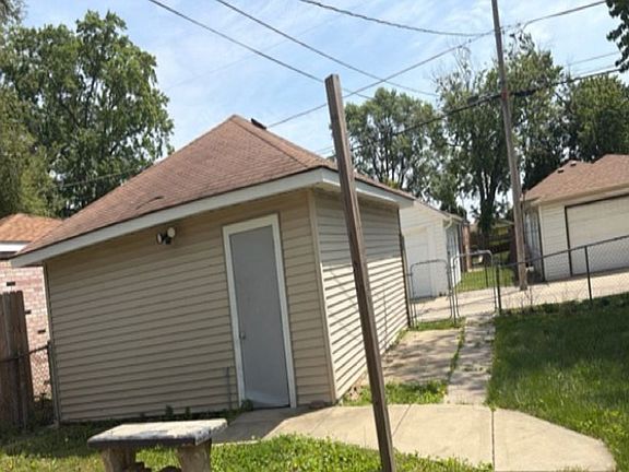 4th image of 533 Linden Ave