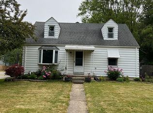 293 Ascot Rd, Waterford, MI 48328