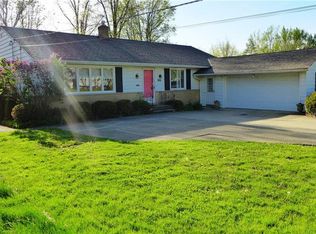 832 Belwood Dr, Highland Heights, OH 44143