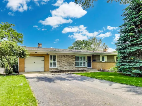 141 S Cedar St, Palatine, IL 60067