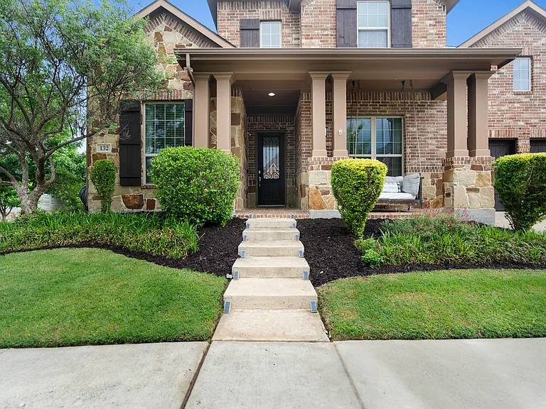 132 Sunrise Dr — Photo 2