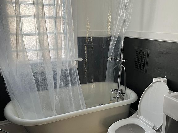 2nd image of 731 E 28th St #2