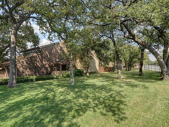 3rd image of 744 Oakwood Trl