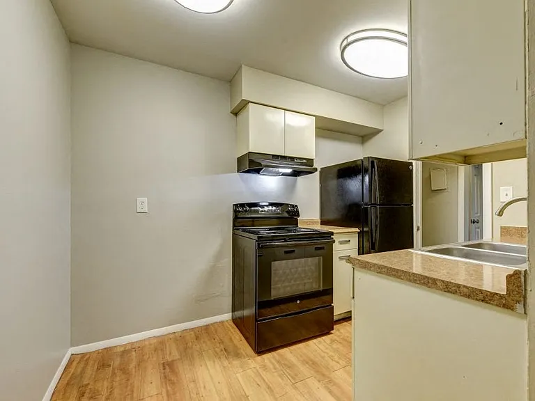 Red Brick Apartments — Photo 12