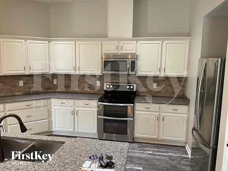 121 Alexandria Cir — Photo 5